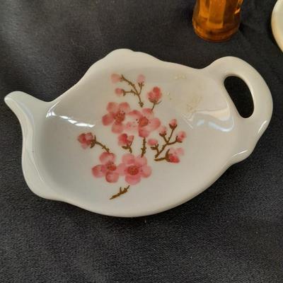 Assortment of old chinaware mismatched pieces