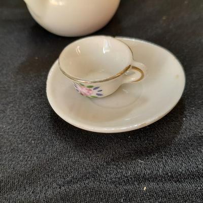 Assortment of old chinaware mismatched pieces