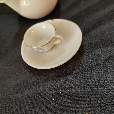 Assortment of old chinaware mismatched pieces