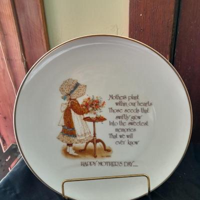 Holly Hobbie Collector's Edition decorative plates, and small Holly Hobbie canister