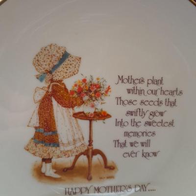 Holly Hobbie Collector's Edition decorative plates, and small Holly Hobbie canister