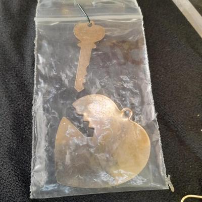 Earing heart shaped holder with earrings for pierced ears