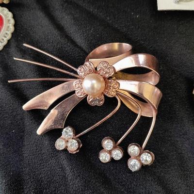 Costume Brooches and pins Jewelry