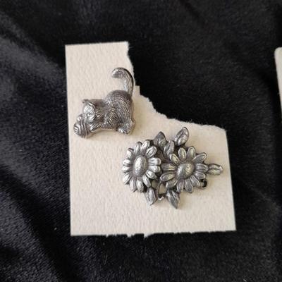 Costume Brooches and pins Jewelry
