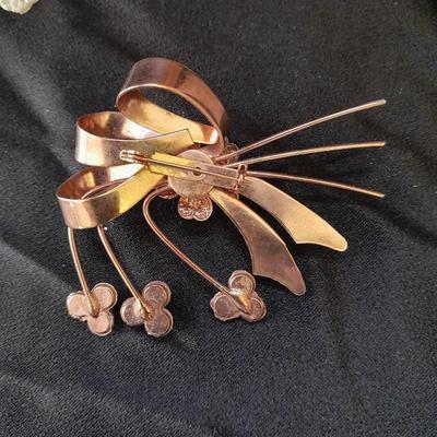 Costume Brooches and pins Jewelry