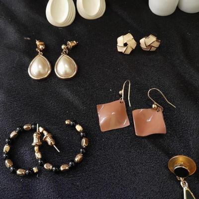 Jewlery box with post back earring collection