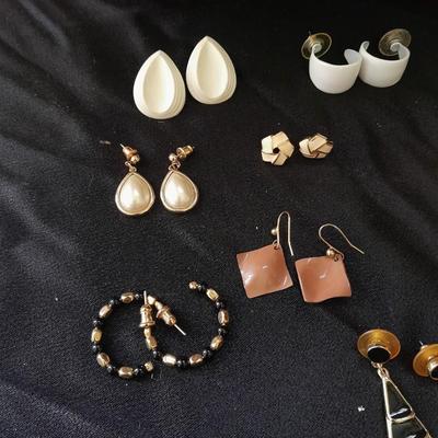 Jewlery box with post back earring collection