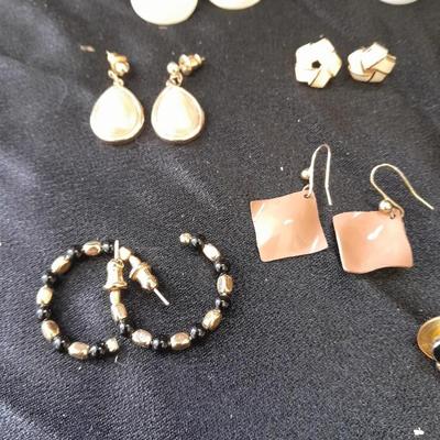 Jewlery box with post back earring collection