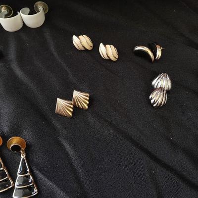 Jewlery box with post back earring collection