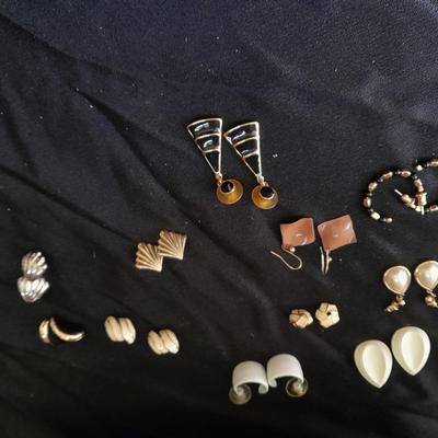 Jewlery box with post back earring collection