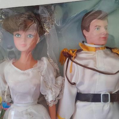 Collectable Bikin Express Disney Cinderella and Prince dolls and VHS tape