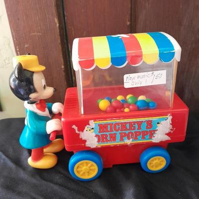 Vintage Z toys Mickey Mouse's Animated Toy Corn Popper with two Disney Figures