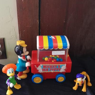 Vintage Z toys Mickey Mouse's Animated Toy Corn Popper with two Disney Figures