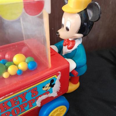 Vintage Z toys Mickey Mouse's Animated Toy Corn Popper with two Disney Figures
