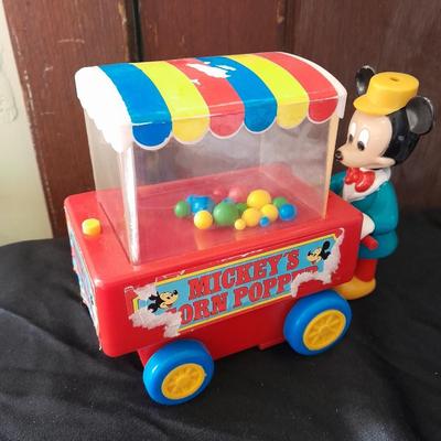 Vintage Z toys Mickey Mouse's Animated Toy Corn Popper with two Disney Figures