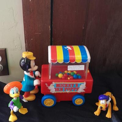 Vintage Z toys Mickey Mouse's Animated Toy Corn Popper with two Disney Figures