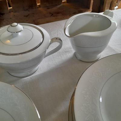 52-piece Chalet 3740 by Fine China Japan White Flower Vintage Pattern