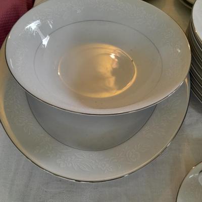 52-piece Chalet 3740 by Fine China Japan White Flower Vintage Pattern