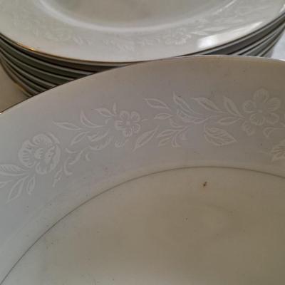 52-piece Chalet 3740 by Fine China Japan White Flower Vintage Pattern