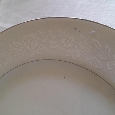 52-piece Chalet 3740 by Fine China Japan White Flower Vintage Pattern