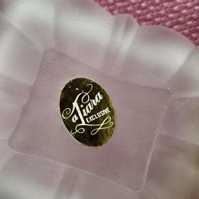 Tiara lidded frosted glass Smoke dish / case with matching ashtrays