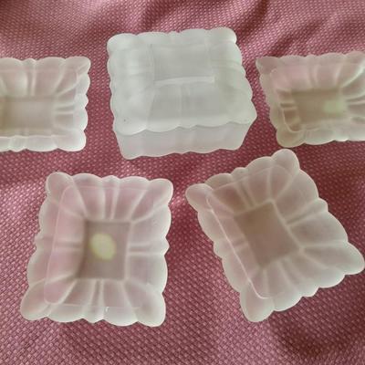 Tiara lidded frosted glass Smoke dish / case with matching ashtrays