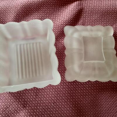 Tiara lidded frosted glass Smoke dish / case with matching ashtrays