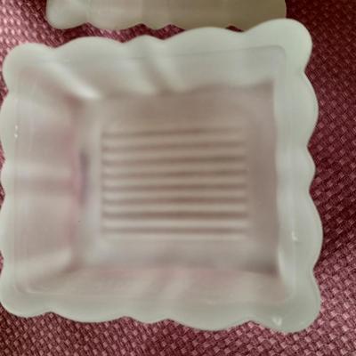 Tiara lidded frosted glass Smoke dish / case with matching ashtrays