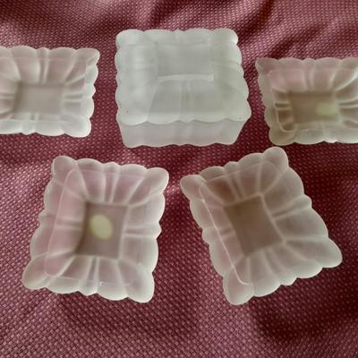 Tiara lidded frosted glass Smoke dish / case with matching ashtrays
