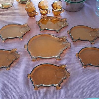 Rare 13-piece Vintage Tiara Amber Glass Luncheon pig plates
