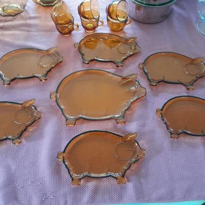Rare 13-piece Vintage Tiara Amber Glass Luncheon pig plates