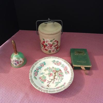 Household decorations, John Maddock China, France bell, Crock, and Sel-u-tone Pinocle cards