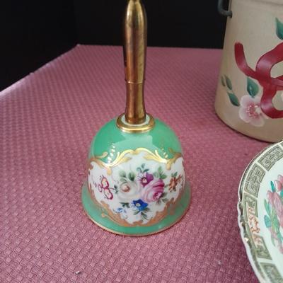 Household decorations, John Maddock China, France bell, Crock, and Sel-u-tone Pinocle cards