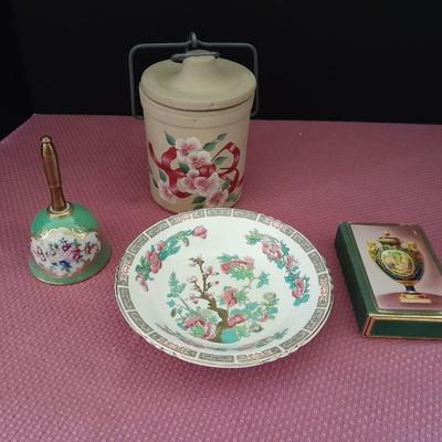 Household decorations, John Maddock China, France bell, Crock, and Sel-u-tone Pinocle cards