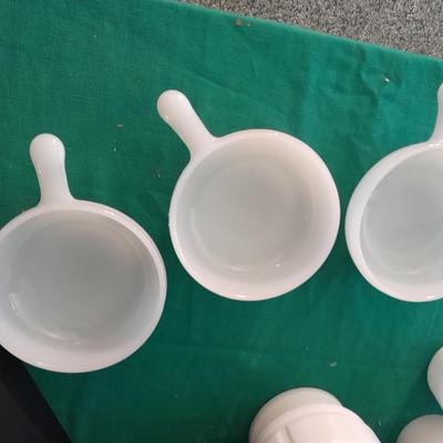 Collection of white glass / milk glass items