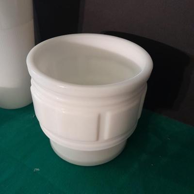 Collection of white glass / milk glass items