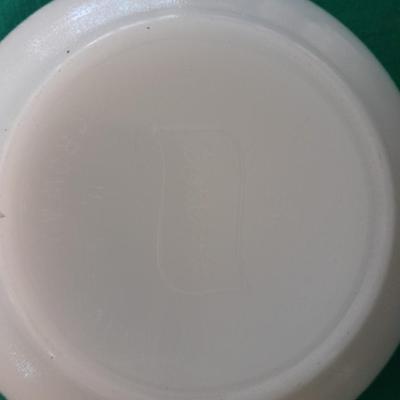 Collection of white glass / milk glass items