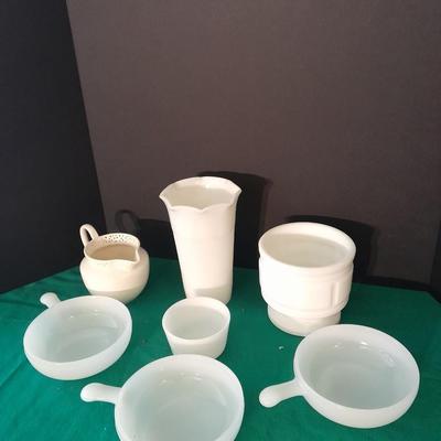 Collection of white glass / milk glass items