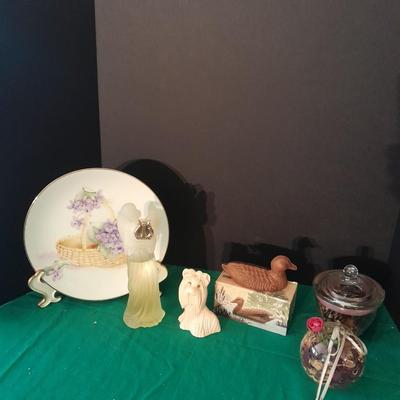 Avon collectables perfume bottles, cologne and plate