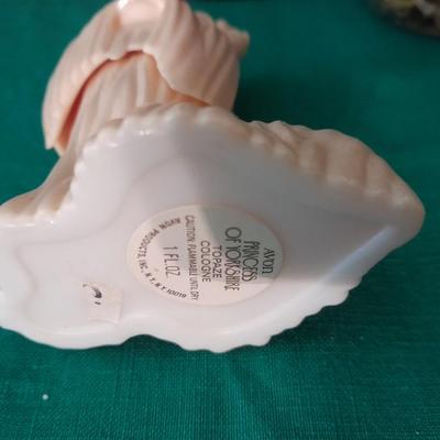 Avon collectables perfume bottles, cologne and plate