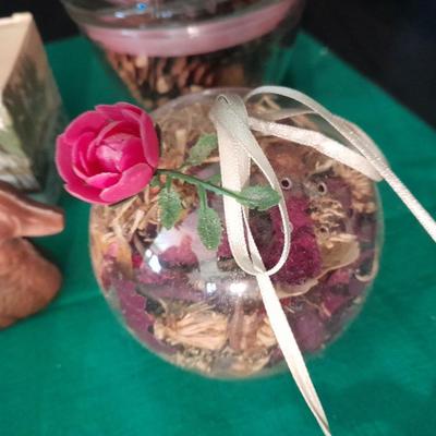 Avon collectables perfume bottles, cologne and plate