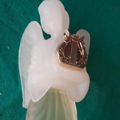 Avon collectables perfume bottles, cologne and plate