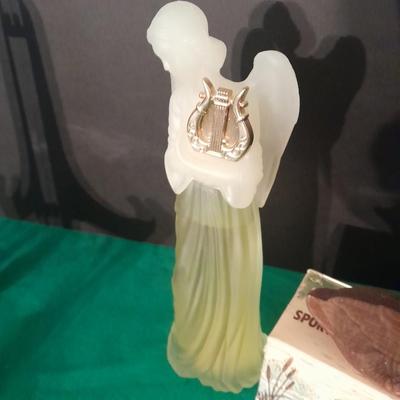 Avon collectables perfume bottles, cologne and plate