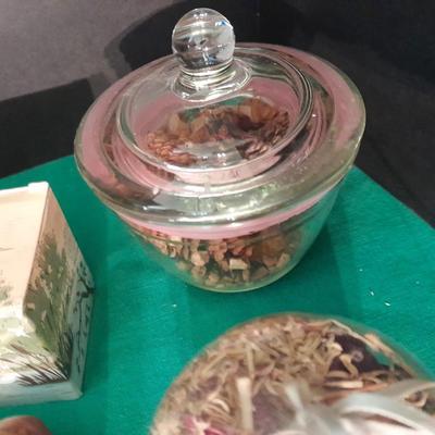 Avon collectables perfume bottles, cologne and plate