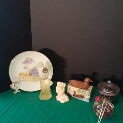 Avon collectables perfume bottles, cologne and plate