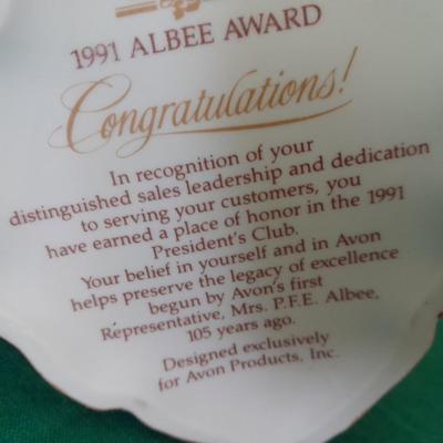 Avon 1991 Mrs. Albee Award Figure and Tin