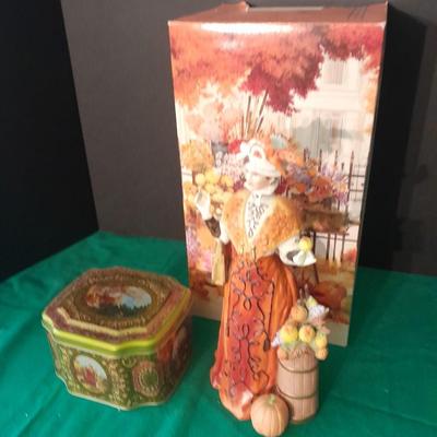 Avon 1991 Mrs. Albee Award Figure and Tin