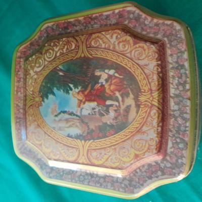 Avon 1991 Mrs. Albee Award Figure and Tin