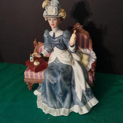 Avon 1992 Mrs. Albee Award Figure, decorative tin and Stationary