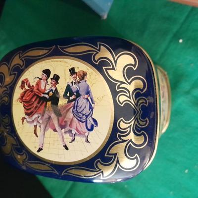 Avon 1992 Mrs. Albee Award Figure, decorative tin and Stationary